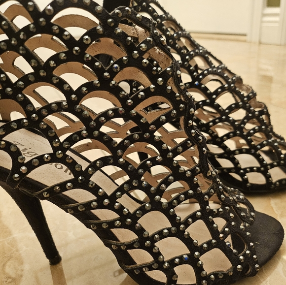 Heels - Picture 4 of 5